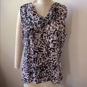 Banana Republic Printed sleeveless vneck blouse
